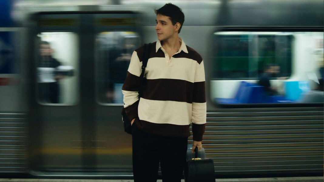 Marco Baptista dá início a nova fase com “Parece Outra Vida”, single que retrata a intensidade dos recomeços e o corre da vida real - Foto: Lívia Rodrigues Lívia Rodrigues